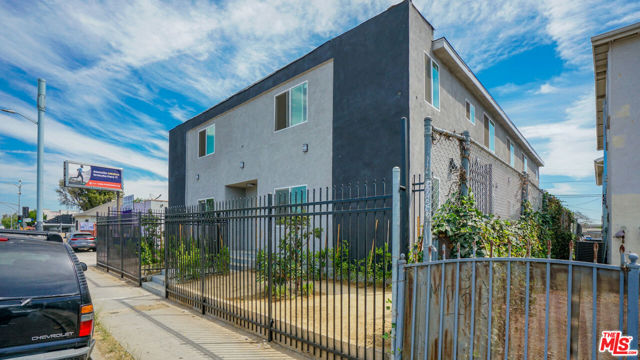 10412 S Figueroa Street, Los Angeles CA: https://media.crmls.org/mediaz/27c87d95-8652-4f31-b8fc-a1fb88eda848.jpg