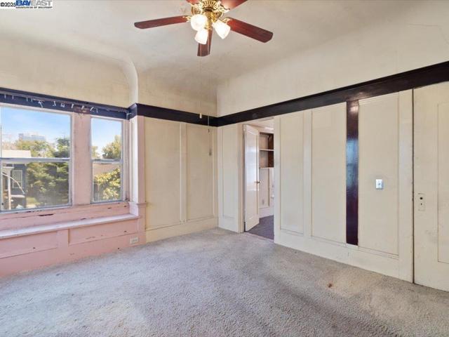 1013 Chestnut St, Oakland CA: https://media.crmls.org/mediaz/27c8b639-87bb-4bcc-8342-83398c3a5d8c.jpg