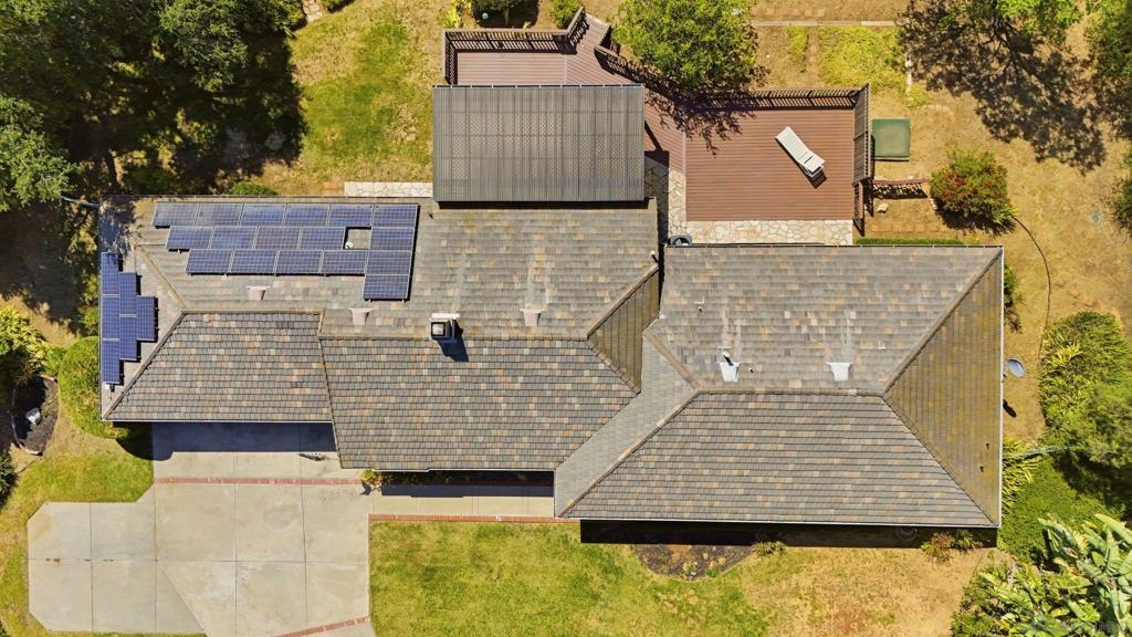 https://media.crmls.org/mediaz/27c8e769-b3a8-4ea9-a098-24b5d65b7c01.jpg?preset=X-Large