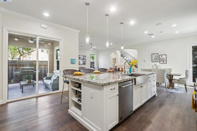 3454 Cinnamon Ridge Rd, San Ramon CA: https://media.crmls.org/mediaz/27c8f044-0908-4a1f-9c16-ec8dd1310851.jpg