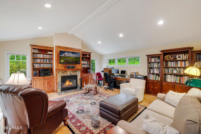 3384 Radcliffe Road, Thousand Oaks CA: https://media.crmls.org/mediaz/27c972e5-2b2f-46ce-a055-03983c81e5aa.jpg