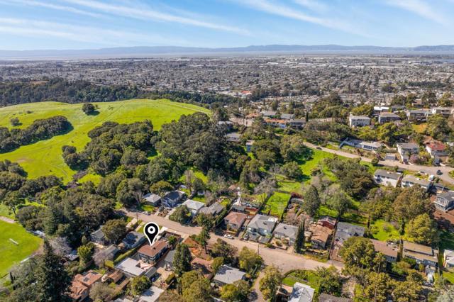8124 Greenly Drive, Oakland CA: https://media.crmls.org/mediaz/27ca5c7c-0d5d-4b5c-a113-32540e8b578e.jpg