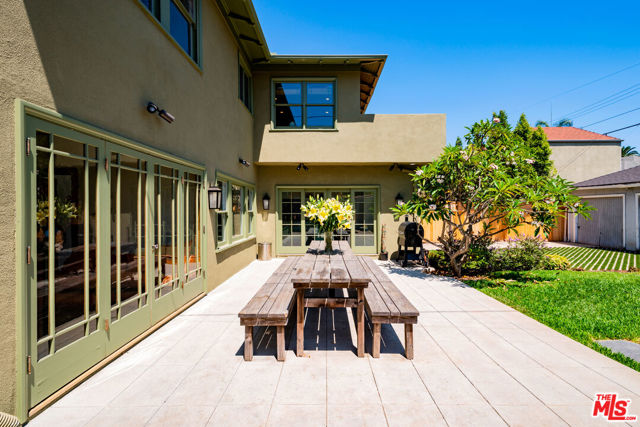 1672 Buckingham Road, Los Angeles CA: https://media.crmls.org/mediaz/27ca6e41-707b-4dc2-9df6-23cab1c0f687.jpg