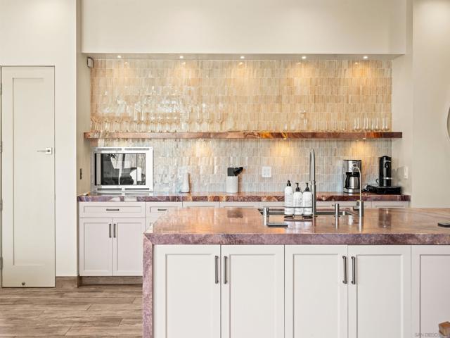 8477 El Paseo Grande, La Jolla CA: https://media.crmls.org/mediaz/27cab50d-8ac6-41d6-9ef0-a357299fe532.jpg