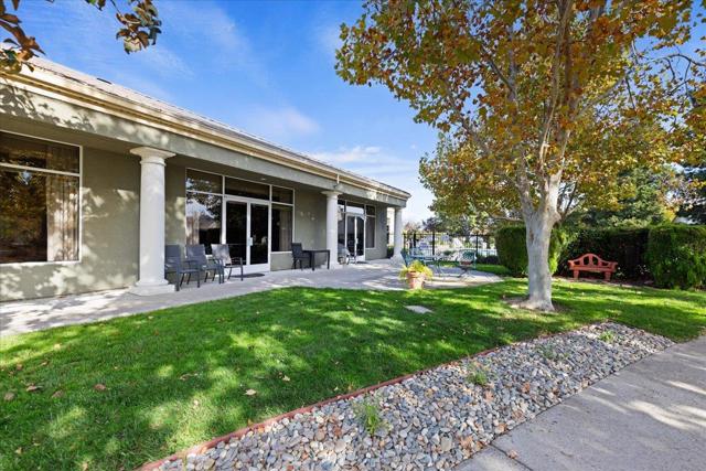 490 Chesapeake Terrace, Brentwood CA: https://media.crmls.org/mediaz/27cb00ff-be79-4f53-b97c-09583b879f4d.jpg