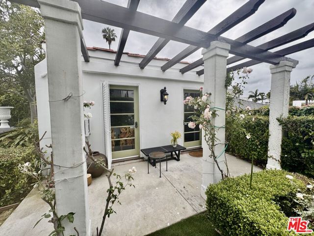 921 S Spaulding Avenue, Los Angeles CA: https://media.crmls.org/mediaz/27cb95da-85a3-441b-8913-9e0ecae39f05.jpg