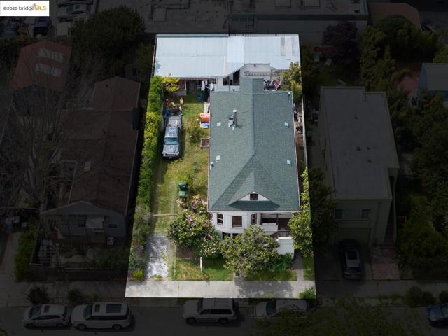 1406 Kains Ave, Berkeley CA: https://media.crmls.org/mediaz/27cbc007-613b-425d-b8fa-b221798b5461.jpg