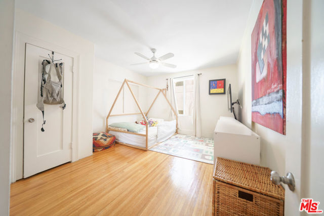 320 Westminster Avenue, Los Angeles CA: https://media.crmls.org/mediaz/27ccb6f7-039e-4894-b4f7-bd111f6fba10.jpg