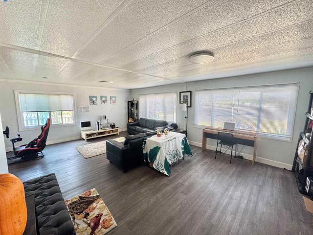 262 Manitoba Green, Fremont CA: https://media.crmls.org/mediaz/27cd3003-9efd-42ba-8d6f-f309c890dc07.jpg