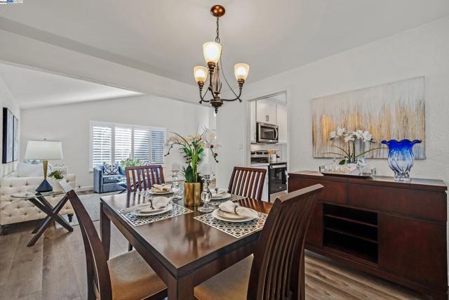 3641 Shenandoah Ct, Pleasanton CA: https://media.crmls.org/mediaz/27cd7c54-8cc9-4594-8dc1-7ece5eb3d40e.jpg