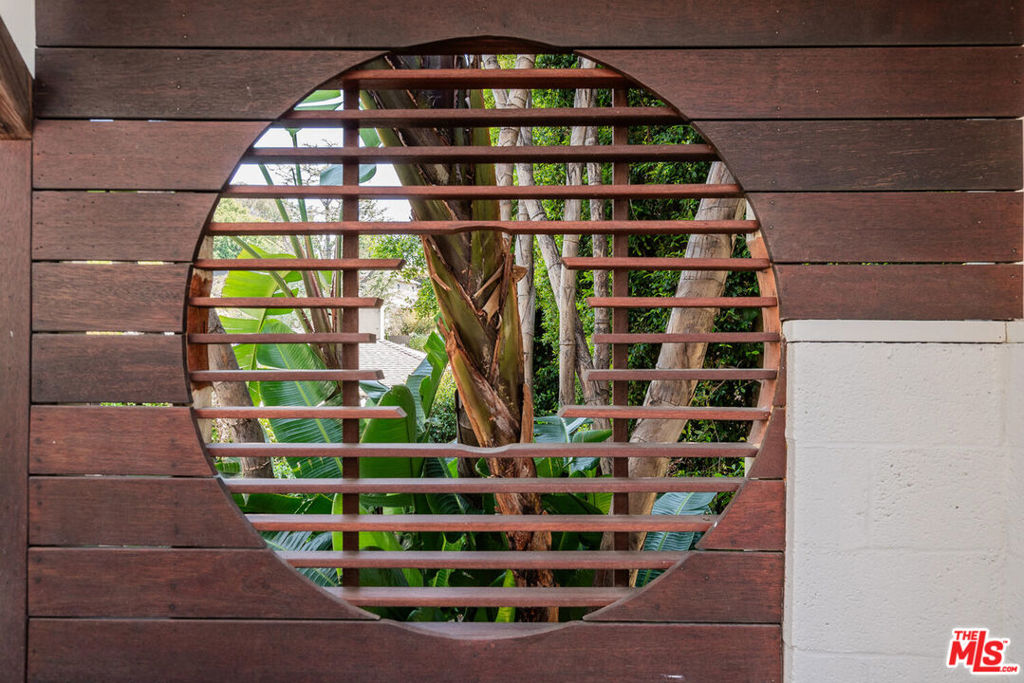 https://media.crmls.org/mediaz/27cda78e-f65e-4dcd-aa14-1513bd06edbf.jpg?preset=X-Large
