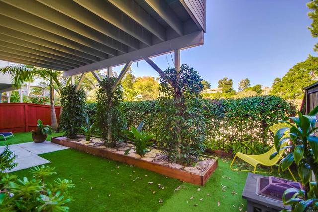 864 Del Mar Downs Rd, Solana Beach CA: https://media.crmls.org/mediaz/27ce0b39-0cd7-474d-992a-a908dcd29922.jpg