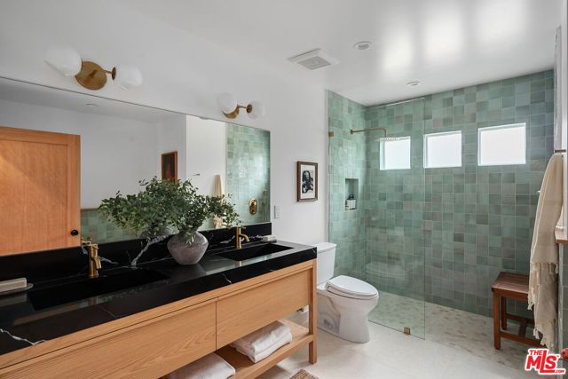 5215 Parkglen Avenue, Los Angeles CA: https://media.crmls.org/mediaz/27ce8fcf-14e7-4ac9-bc4c-af3cd388ddc0.jpg