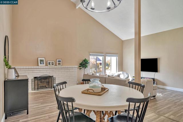 570 Zephyr Cir, Danville CA: https://media.crmls.org/mediaz/27cf2c63-6e89-4241-9e26-7ff48f4790cf.jpg