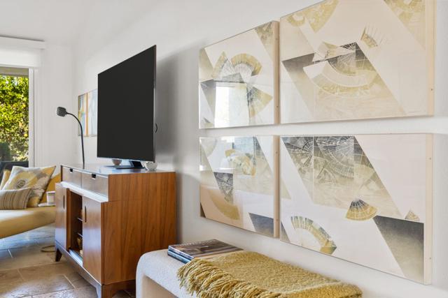 2077 S Caliente Drive, Palm Springs CA: https://media.crmls.org/mediaz/27cf75e3-2afb-417b-bb68-b387405111dd.jpg