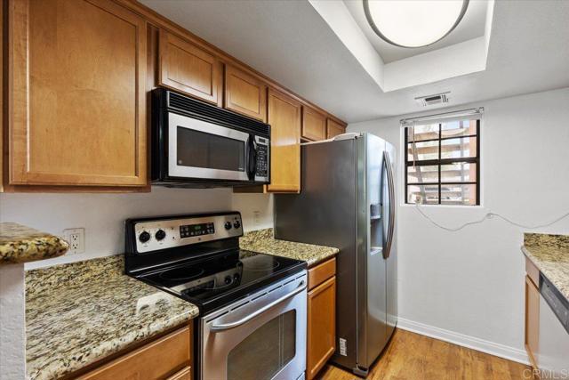 12059 Alta Carmel Ct, San Diego CA: https://media.crmls.org/mediaz/27d0870a-ae03-43f9-a080-639f3277e832.jpg
