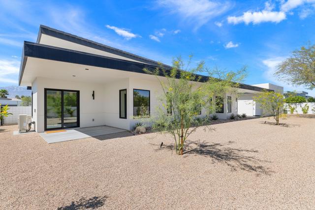 3 Siena Vista Court, Rancho Mirage CA: https://media.crmls.org/mediaz/27d0c799-fa77-47b0-8bdd-2917fd865798.jpg