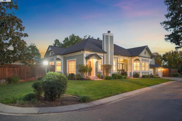 3801 Mohr Ave, Pleasanton CA: https://media.crmls.org/mediaz/27d0e1a7-cb74-442d-9946-e088d833f98f.jpg