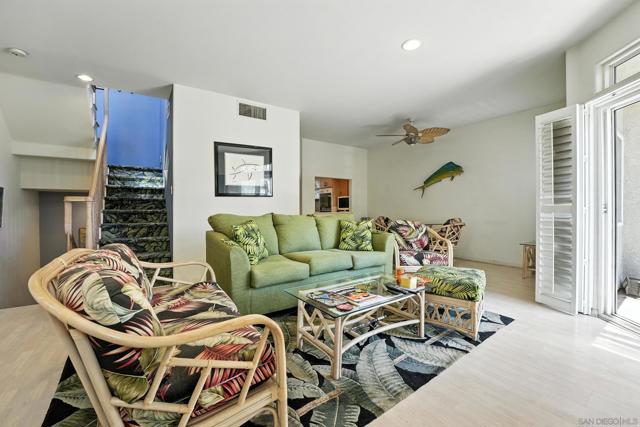3701 Riviera Dr, San Diego CA: https://media.crmls.org/mediaz/27d17e3c-94db-4b90-a70f-dff1c03339fb.jpg