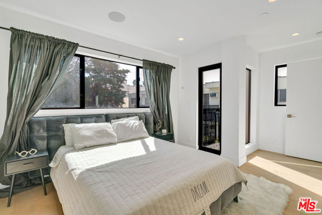 1447 1/4 N Martel Avenue, Los Angeles CA: https://media.crmls.org/mediaz/27d22d6e-40fb-4e30-96ea-8c232a5f6f98.jpg