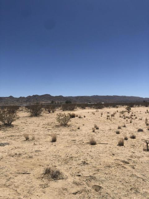 5320 Arizona Avenue, Joshua Tree CA: https://media.crmls.org/mediaz/27d25da8-3d9c-4af1-9e92-ed830a906162.jpg