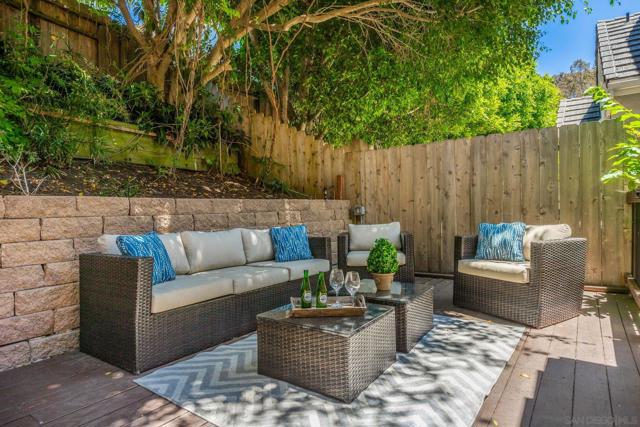 2820 Cedarwood Way, Carlsbad CA: https://media.crmls.org/mediaz/27d2b3ca-3832-4d91-87a0-ea9b3ff71f39.jpg