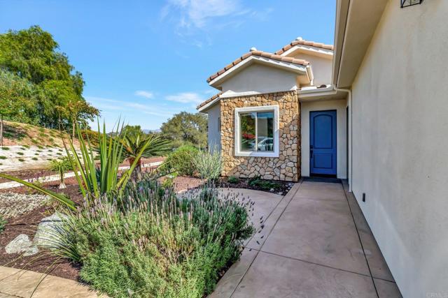 3026 Via Loma, Fallbrook CA: https://media.crmls.org/mediaz/27d2dbcf-11fb-4743-be75-8e7fe9b50275.jpg