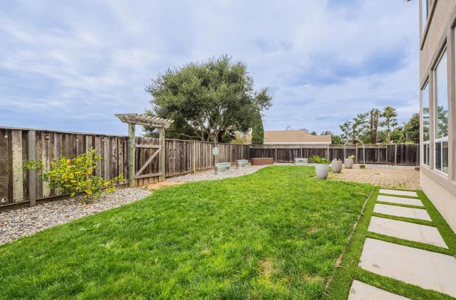 17403 Avenida Los Altos, Salinas CA: https://media.crmls.org/mediaz/27d328b0-3433-4502-91fd-ba985975bf3d.jpg