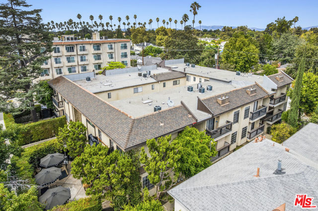 13021 Moorpark Street, Studio City CA: https://media.crmls.org/mediaz/27d42f95-6b69-43f7-be64-1f7a2027153b.jpg