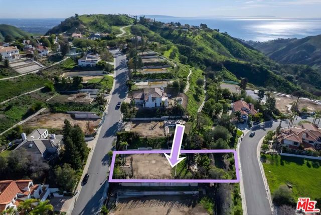 16780 Monte Hermoso Drive, Pacific Palisades CA: https://media.crmls.org/mediaz/27d47e7f-cd67-4063-af53-d19d842fae0d.jpg