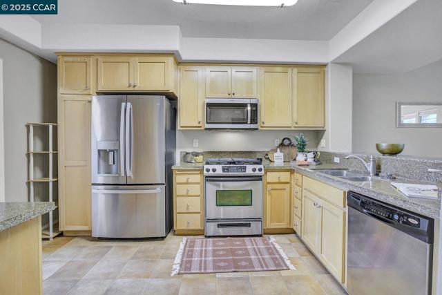 6130 Old Quarry Loop, Oakland CA: https://media.crmls.org/mediaz/27d5810c-d49c-40a1-a944-ccdf66d7f0f9.jpg