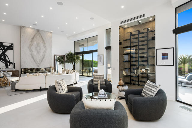160 Kiva Drive, Palm Desert CA: https://media.crmls.org/mediaz/27d59492-3161-4128-8442-cd7c7eeea1a6.jpg