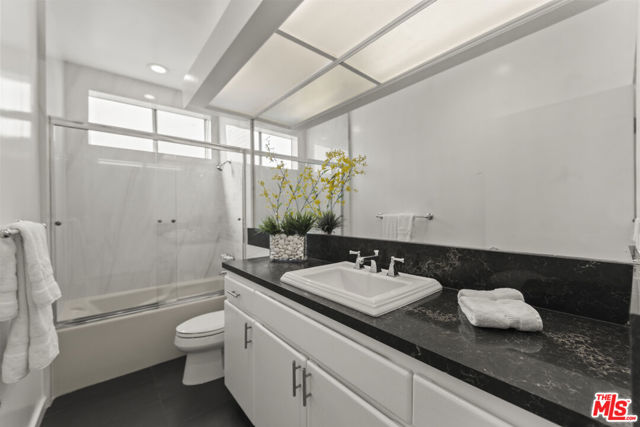 1932 Selby Avenue, Los Angeles CA: https://media.crmls.org/mediaz/27d5bd9d-8e1a-4224-90b5-389145475a5c.jpg