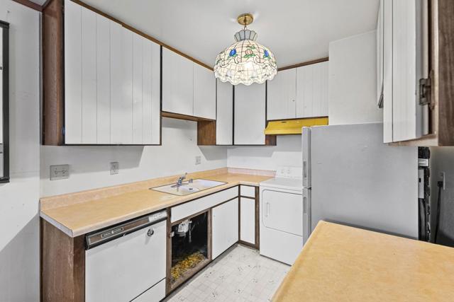 185 Union Avenue, Campbell CA: https://media.crmls.org/mediaz/27d67770-ec0c-4c32-a67f-da54443b9173.jpg