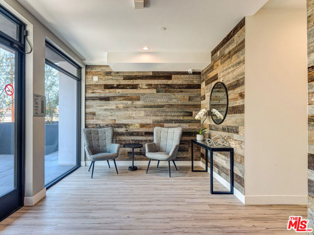 338 N Mariposa Avenue, Los Angeles CA: https://media.crmls.org/mediaz/27d692df-dc0e-4ceb-af54-a553bf0371be.jpg