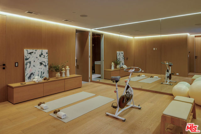 29200 Larkspur Lane, Malibu CA: https://media.crmls.org/mediaz/27d69a57-ef73-45d5-b47c-55d8fea7e623.jpg