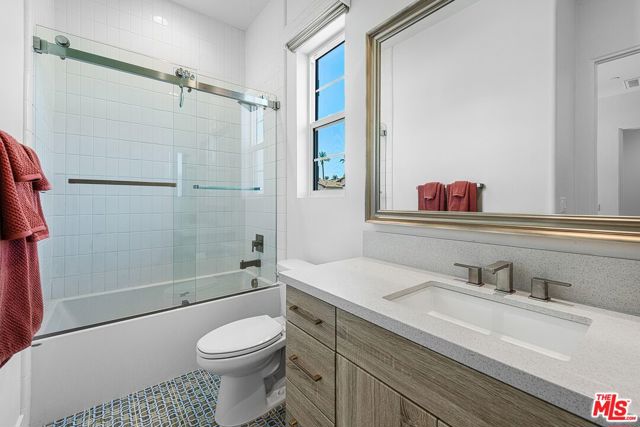 Image 23 of 63 For 75403 Mansfield Drive