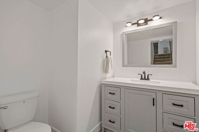 4329 Redwood Avenue, Marina del Rey CA: https://media.crmls.org/mediaz/27d76aff-f9c3-46de-aa7e-952abfae7d7d.jpg