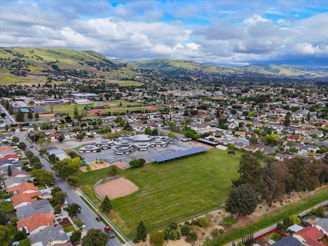2828 Monte Cresta Way, San Jose CA: https://media.crmls.org/mediaz/27d79e53-7d7c-488f-bd52-4a022681f2c5.jpg