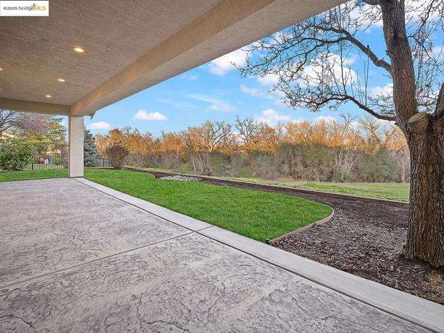 1816 Stone House LN, Lincoln CA: https://media.crmls.org/mediaz/27d79f8c-cf47-4ceb-9412-6689c45efac9.jpg