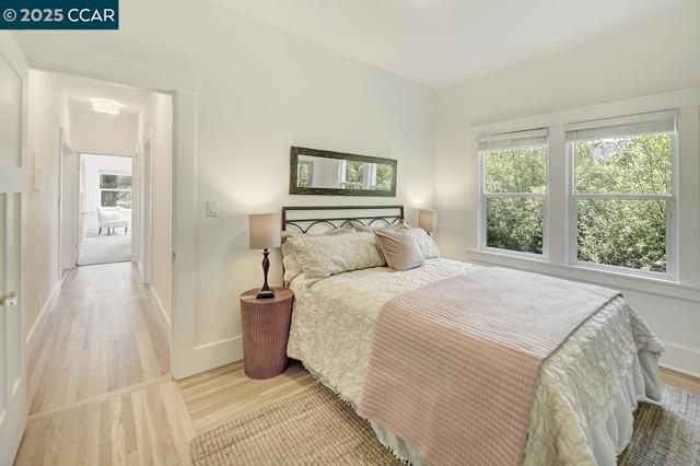 1039 Elsinore, Oakland CA: https://media.crmls.org/mediaz/27d8166b-de6c-4fc3-8178-a141a28a6331.jpg