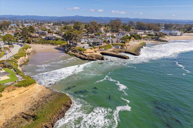 22011 E Cliff Drive, Santa Cruz CA: https://media.crmls.org/mediaz/27d8ceb5-c180-4651-bc4b-107ec56e570d.jpg