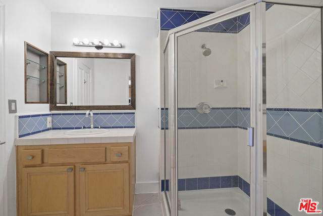 6457 Zuma View Place, Malibu CA: https://media.crmls.org/mediaz/27d8d0da-8c34-48b4-afb8-31cc3d28b120.jpg