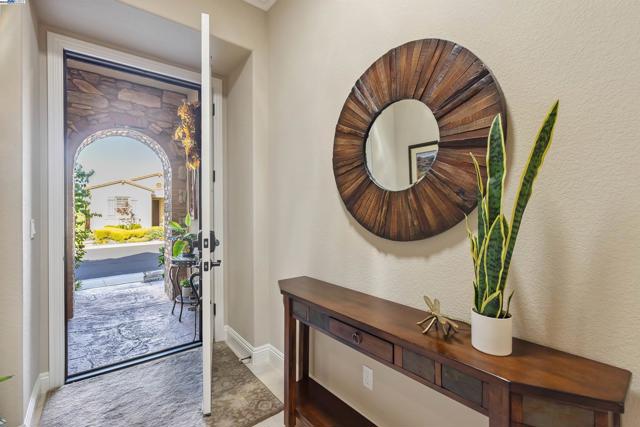 1748 Veneto Ln, Brentwood CA: https://media.crmls.org/mediaz/27d8e4c3-72ae-4dce-bb41-9eae8a6fefdd.jpg