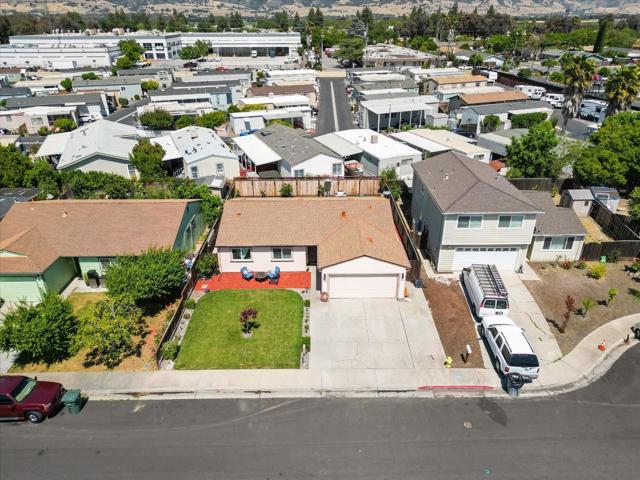 8100 Springdale Court, Gilroy CA: https://media.crmls.org/mediaz/27d8fa8c-5245-43de-9127-7c017c036460.jpg