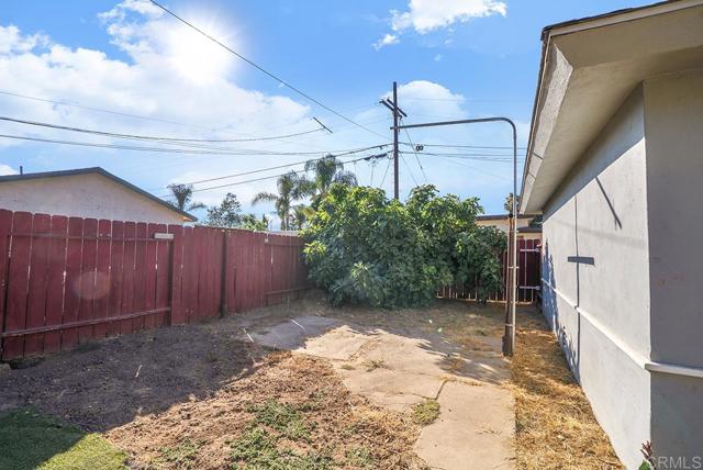 1137 S Pine Street, Escondido CA: https://media.crmls.org/mediaz/27d96c93-b916-4def-88ca-89e46986a4a9.jpg
