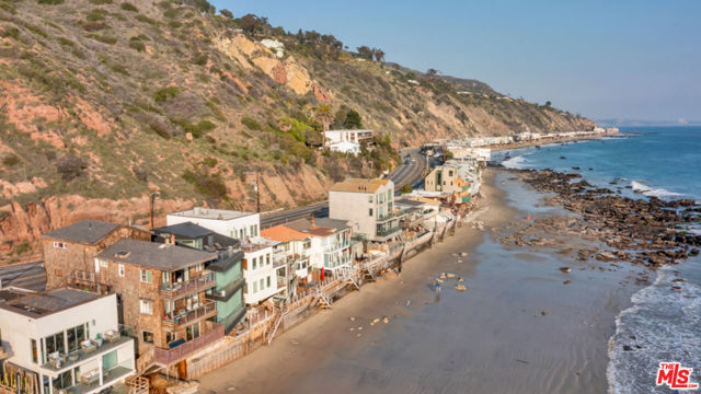 20840 Pacific Coast Highway, Malibu CA: https://media.crmls.org/mediaz/27d99c85-d5e9-4650-bced-5df5297a9594.jpg