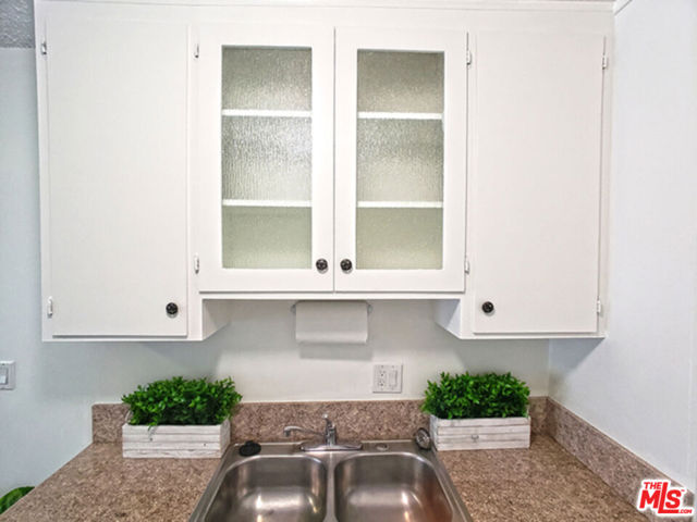 5656 La Mirada Avenue, Los Angeles CA: https://media.crmls.org/mediaz/27dac1c6-04f0-48ac-8ea0-7d3e0a72533e.jpg