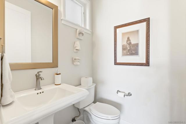 249 Playa Del Norte, La Jolla CA: https://media.crmls.org/mediaz/27dac71e-6afe-4b07-afcb-2e2c7fa2900b.jpg