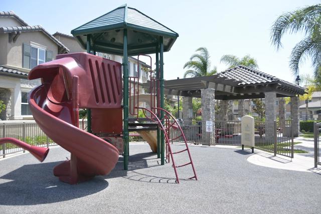 Detail Gallery Image 24 of 25 For 16903 New Rochelle Way, San Diego,  CA 92127 - 2 Beds | 2/1 Baths